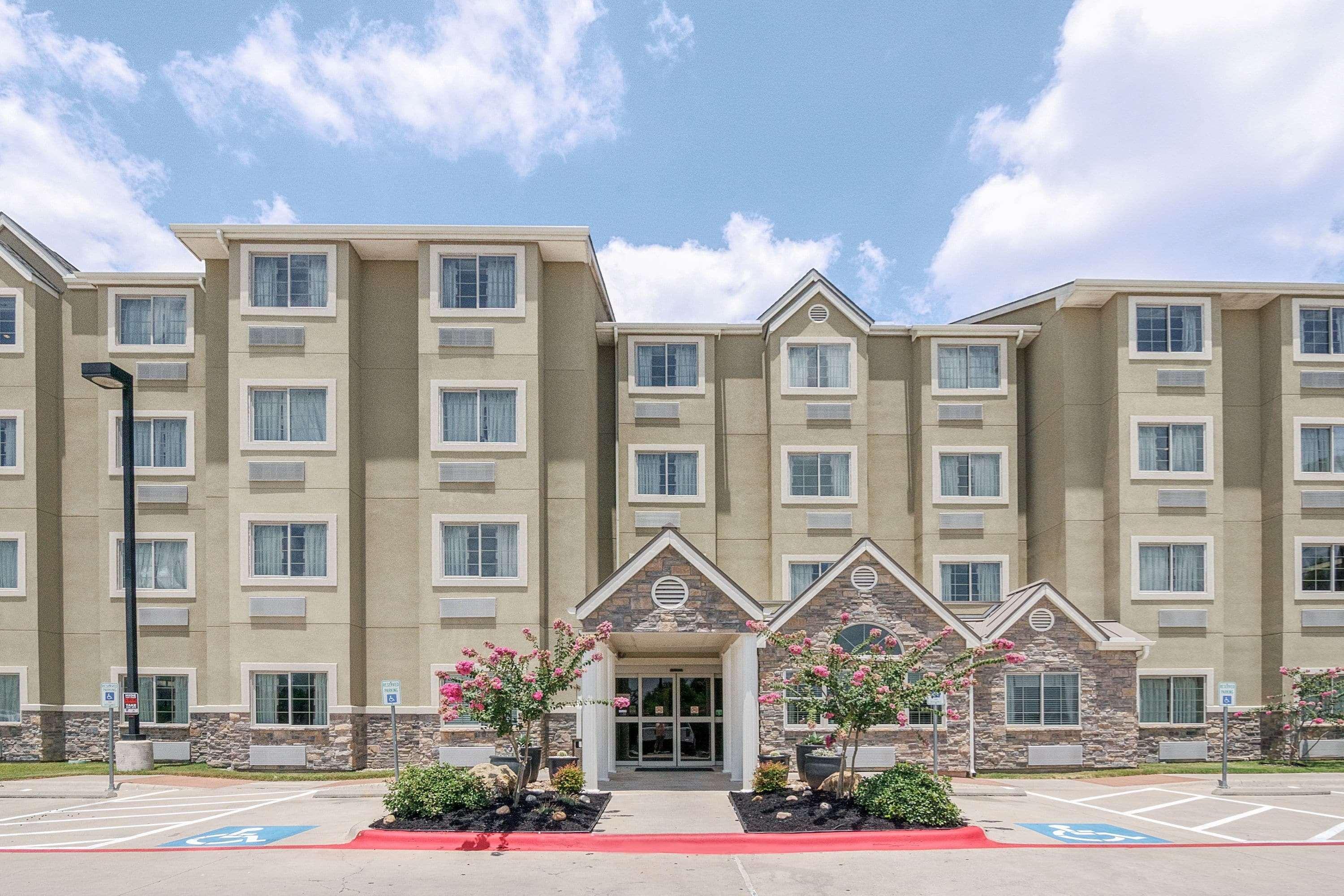 Microtel Inn & Suites By Wyndham Austin Airport Exterior photo