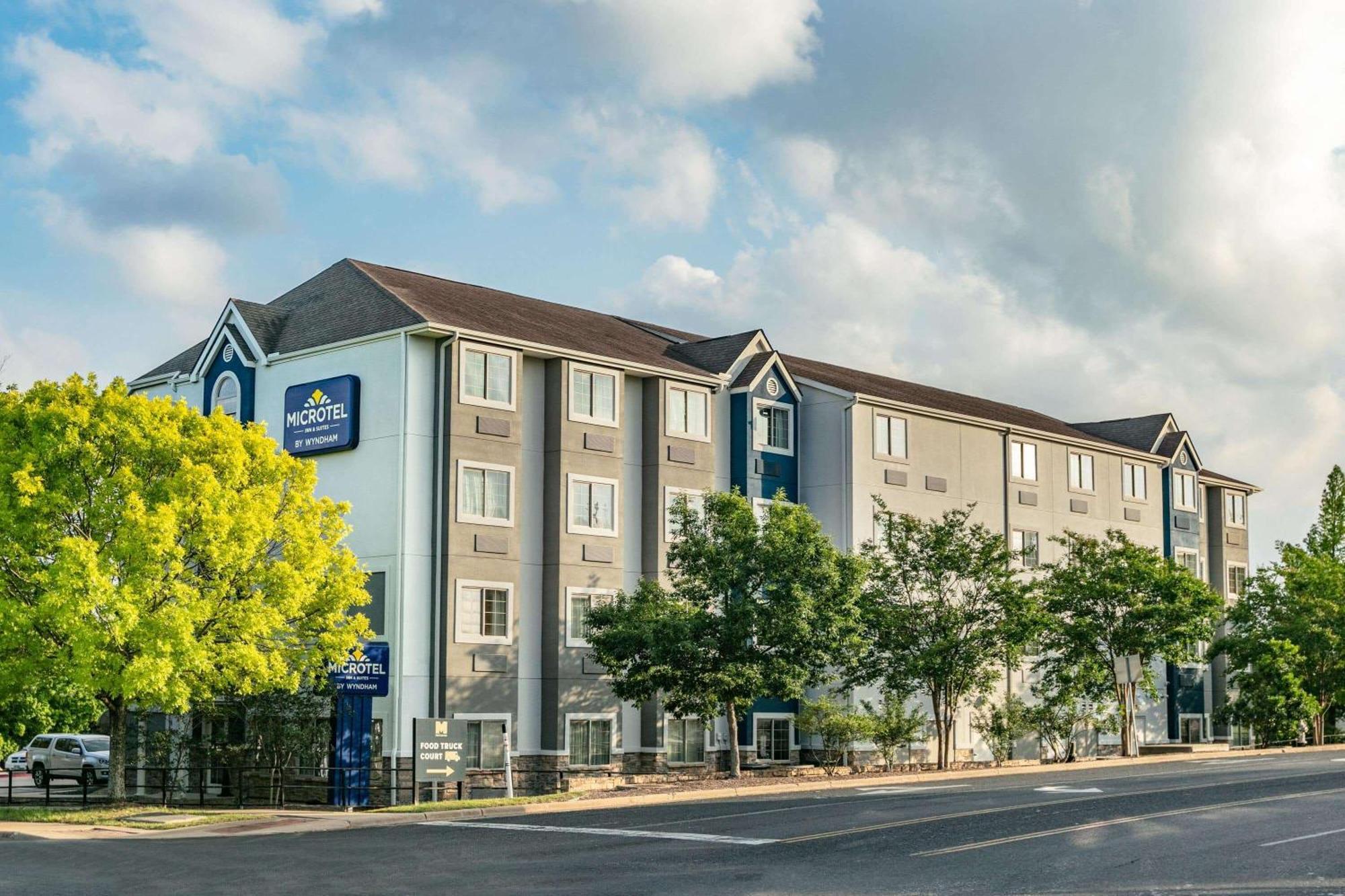 Microtel Inn & Suites By Wyndham Austin Airport Exterior photo