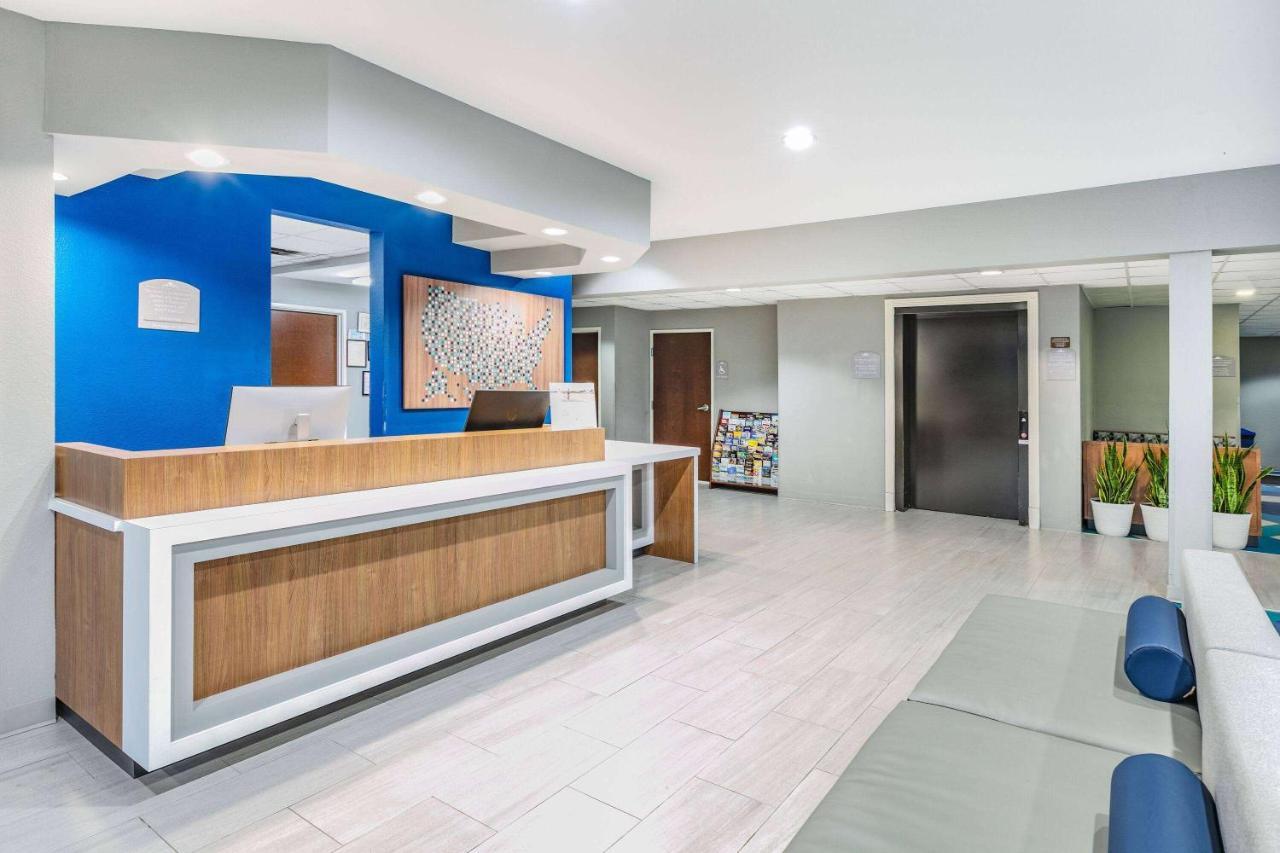 Microtel Inn & Suites By Wyndham Austin Airport Exterior photo