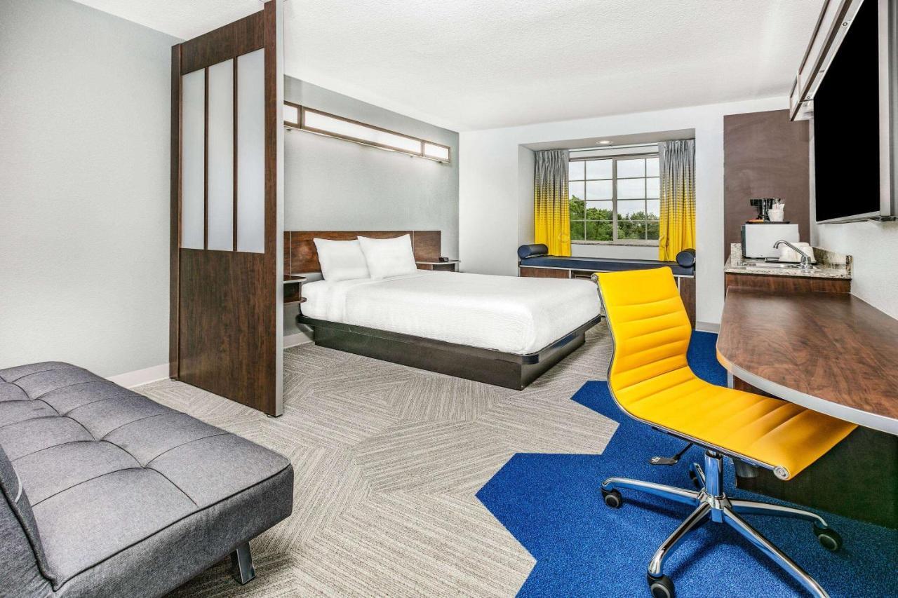 Microtel Inn & Suites By Wyndham Austin Airport Exterior photo