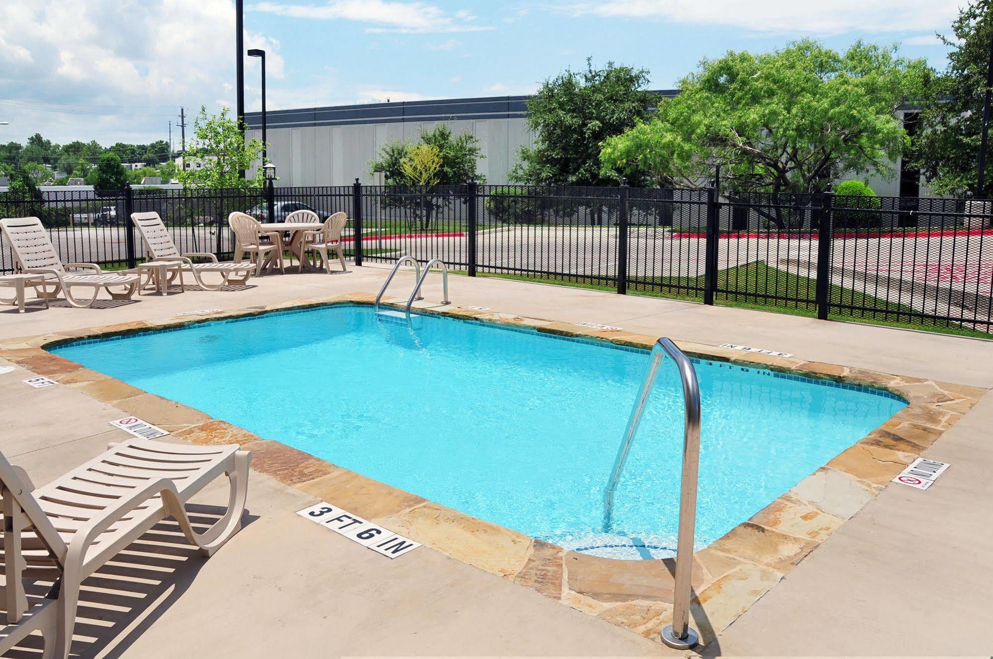 Microtel Inn & Suites By Wyndham Austin Airport Facilities photo